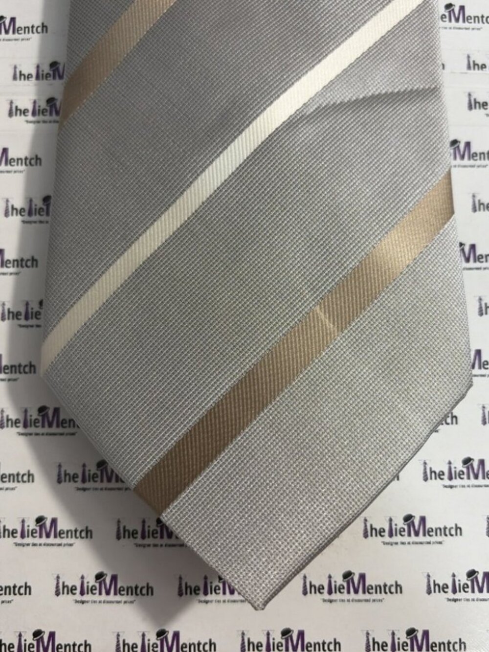 LEONARDO,NY Silver Striped Tie & Pocket Square Set